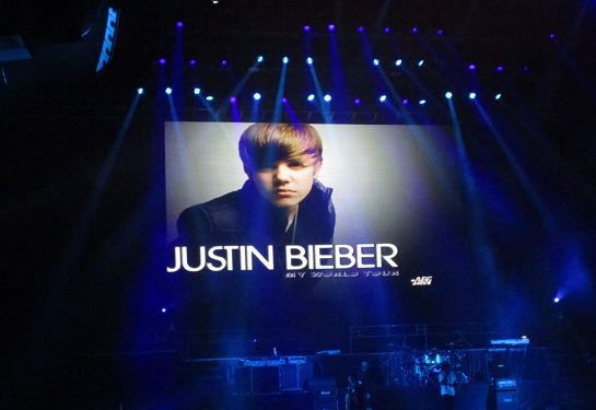 justin bieber in singapore 19 april. Justin Bieber caused